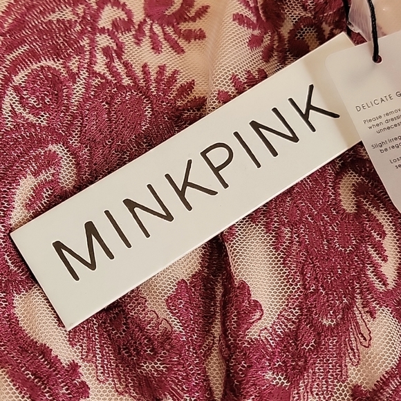 NWT MINKPINK  Sweetest Sound Floral Lace & Mesh Sleeve Romper Size Small - Picture 9 of 15